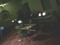 夜中。やりかけのPCを残したまま眠りにつく。