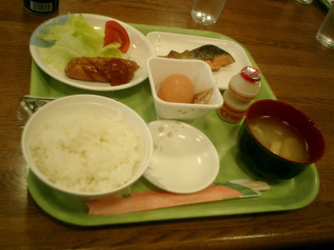 朝ゴハン。んー、ちょいと苦手かも。