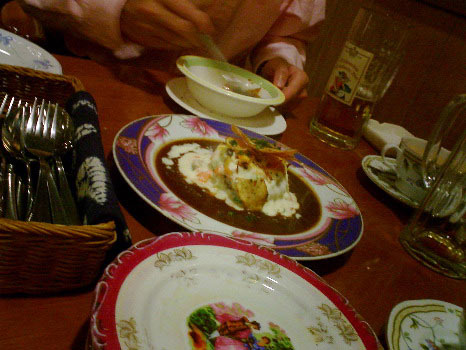 マラソン後はウマイドイツ料理で暴飲暴食の夕べ。